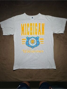 Vintage Michigan Wolverines t-shirt - Size Large 💛💙